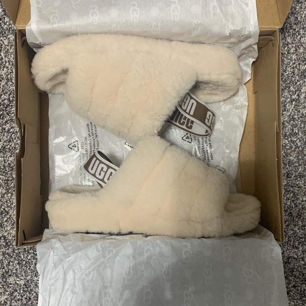 UGG FLUFF YEAH SLIDE Size 6